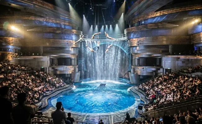 La Perle by Dragone Dubai live acrobat performance