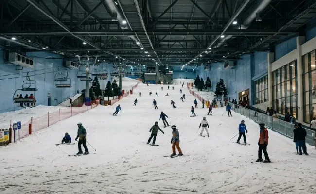 Ski Dubai indoor snow slope wide view